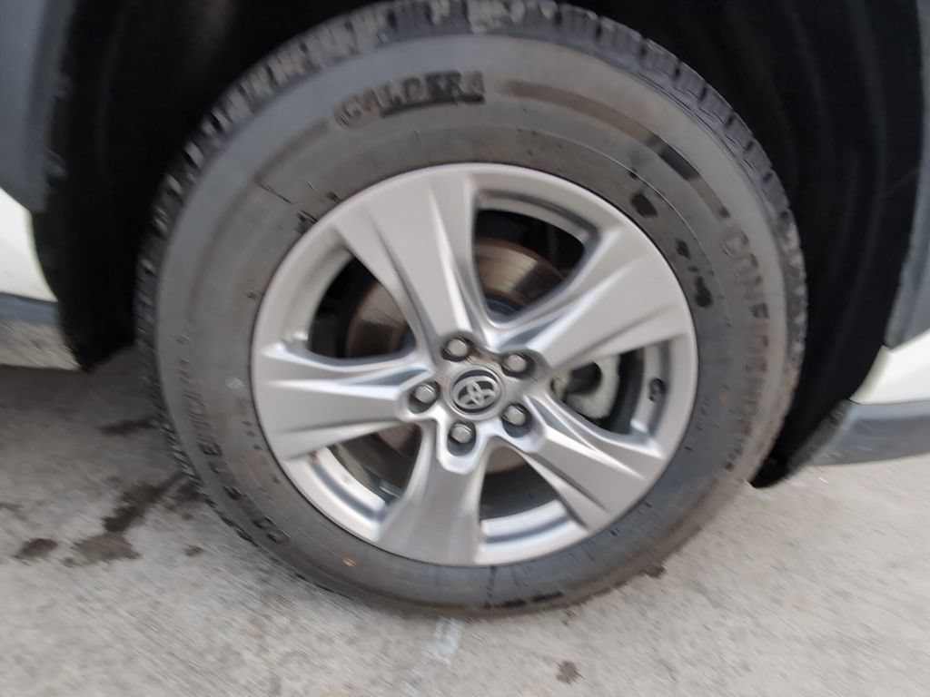 Used 2023 Toyota RAV4 XLE AWD/4WD image 33