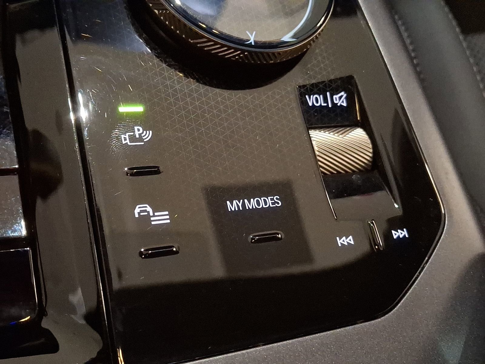 Used 2025 BMW X3 xDrive30i w/ Premium Package image 21