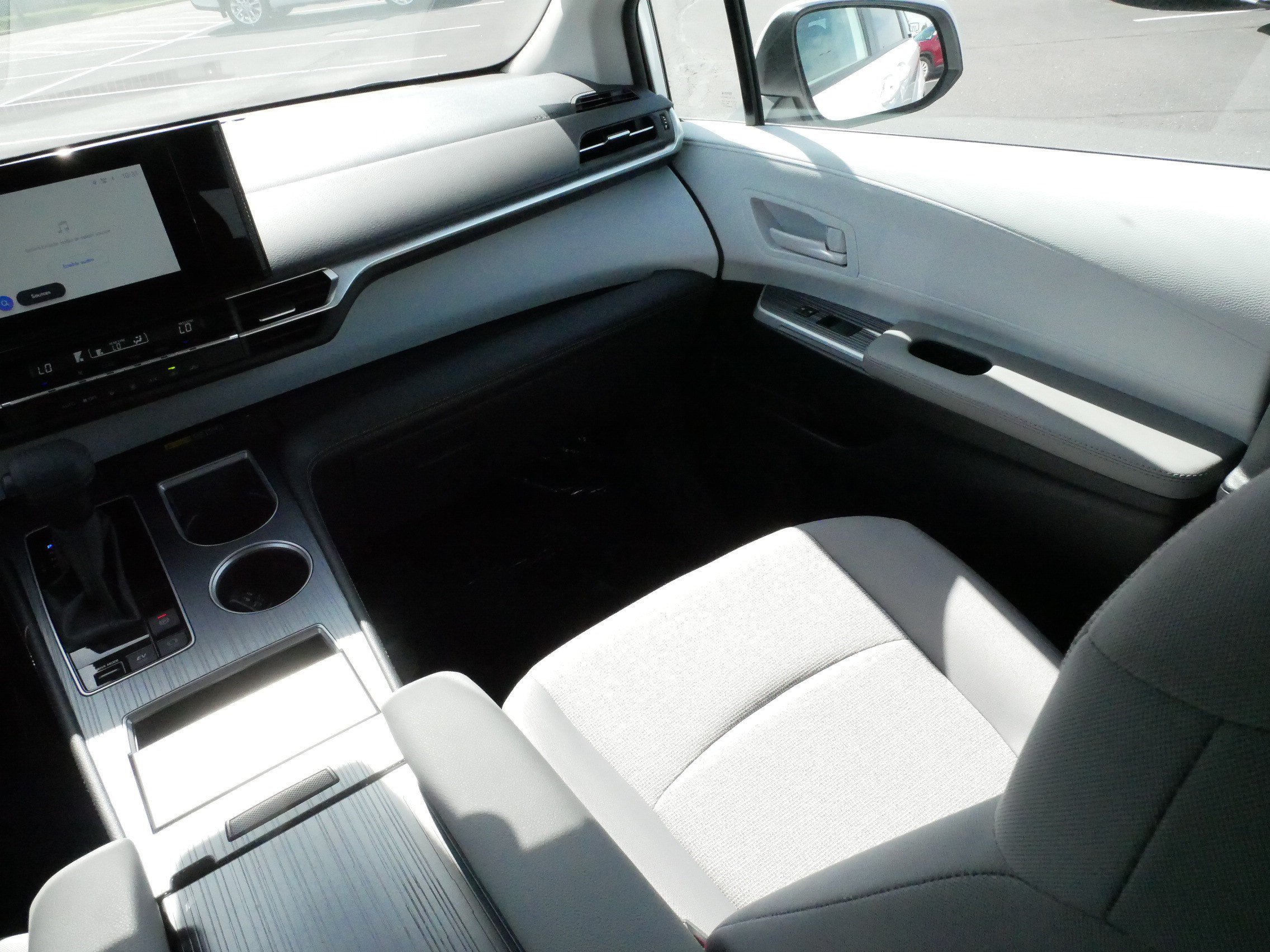 Certified 2026 Toyota Sienna LE FWD image 11