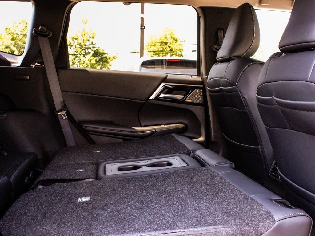 New 2025 Mitsubishi Outlander SE image 38