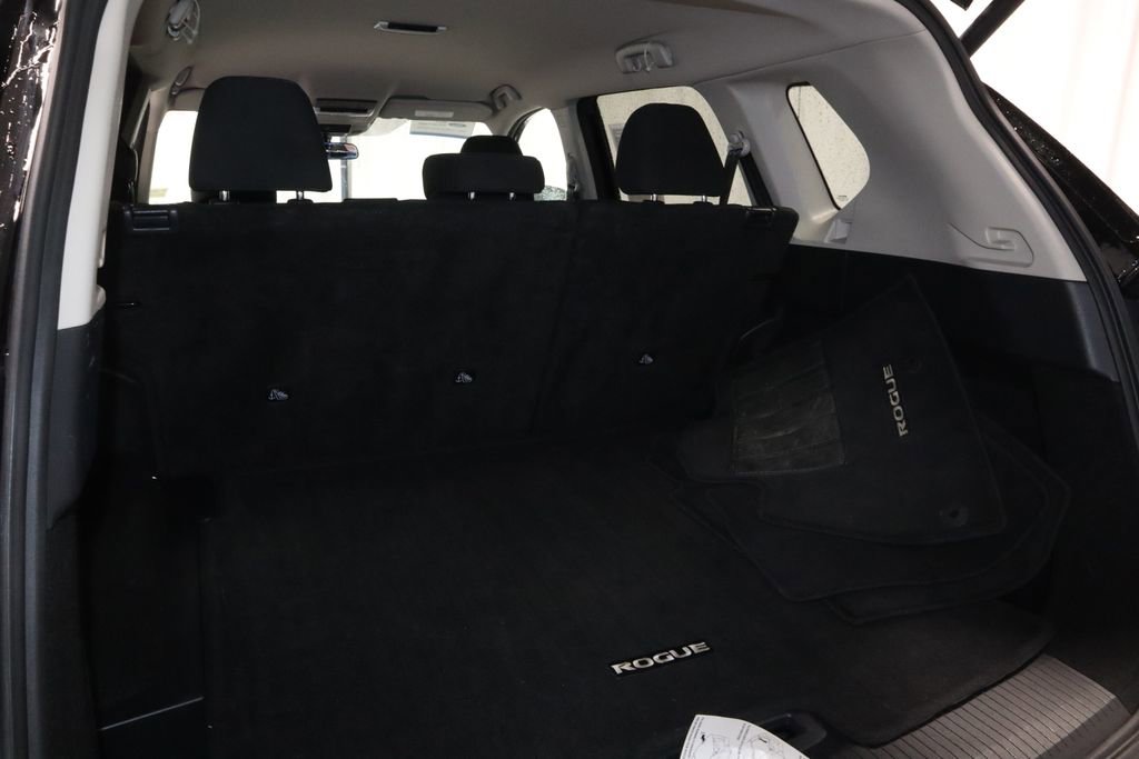 Certified 2025 Nissan Rogue SV FWD image 17