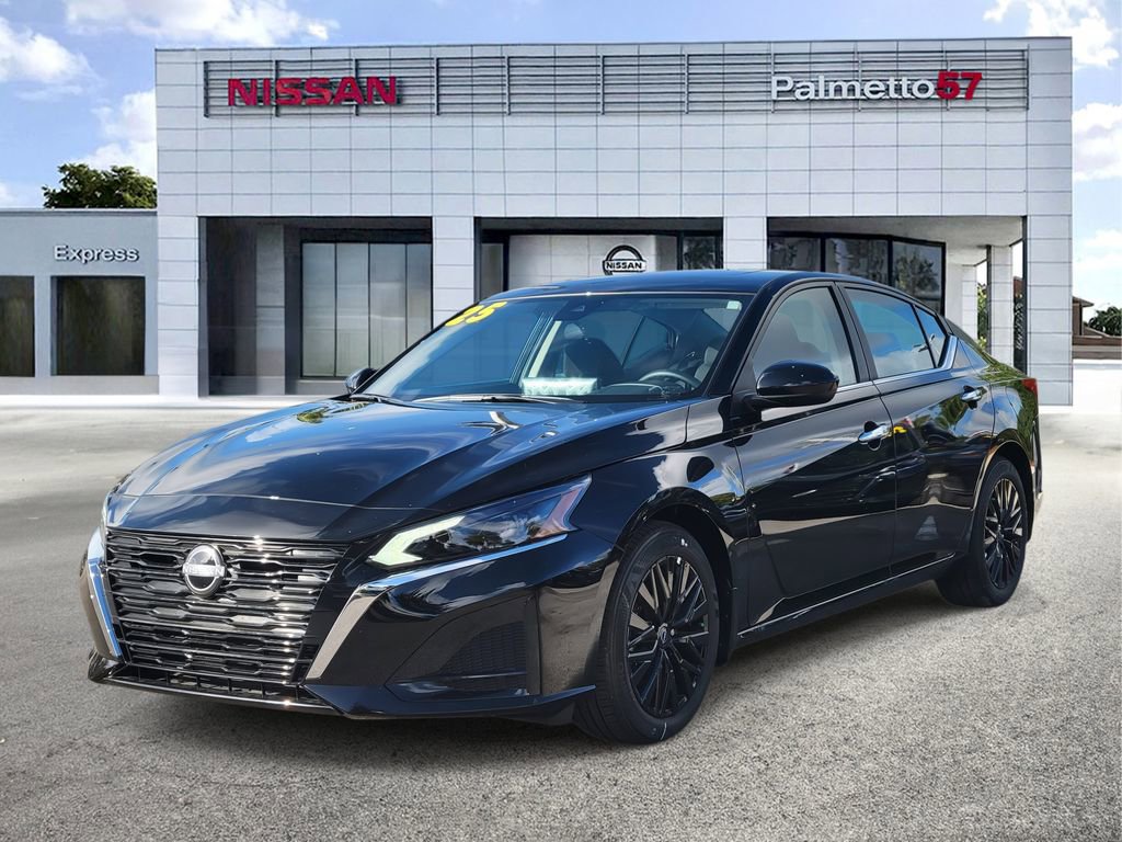 Used 2025 Nissan Altima 2.5 SV w/ SV Special Edition Package image 3