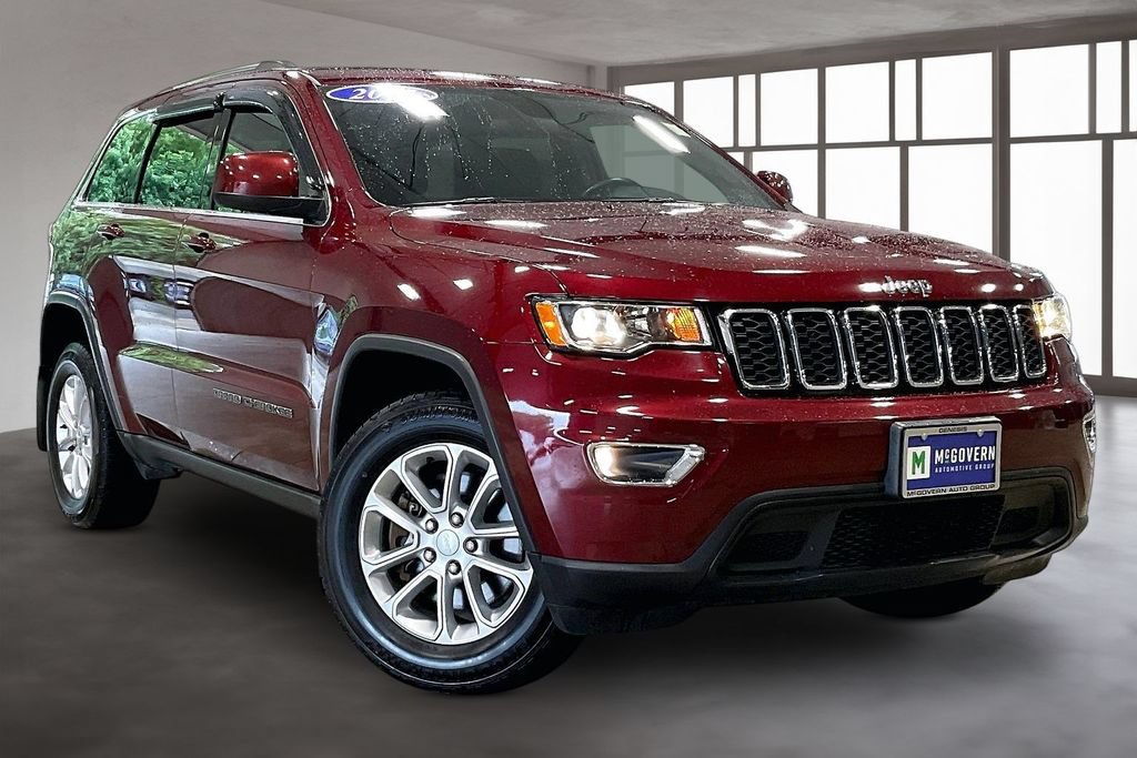 Used 2021 Jeep Grand Cherokee Laredo w/ Security & Convenience Group AWD/4WD image 3