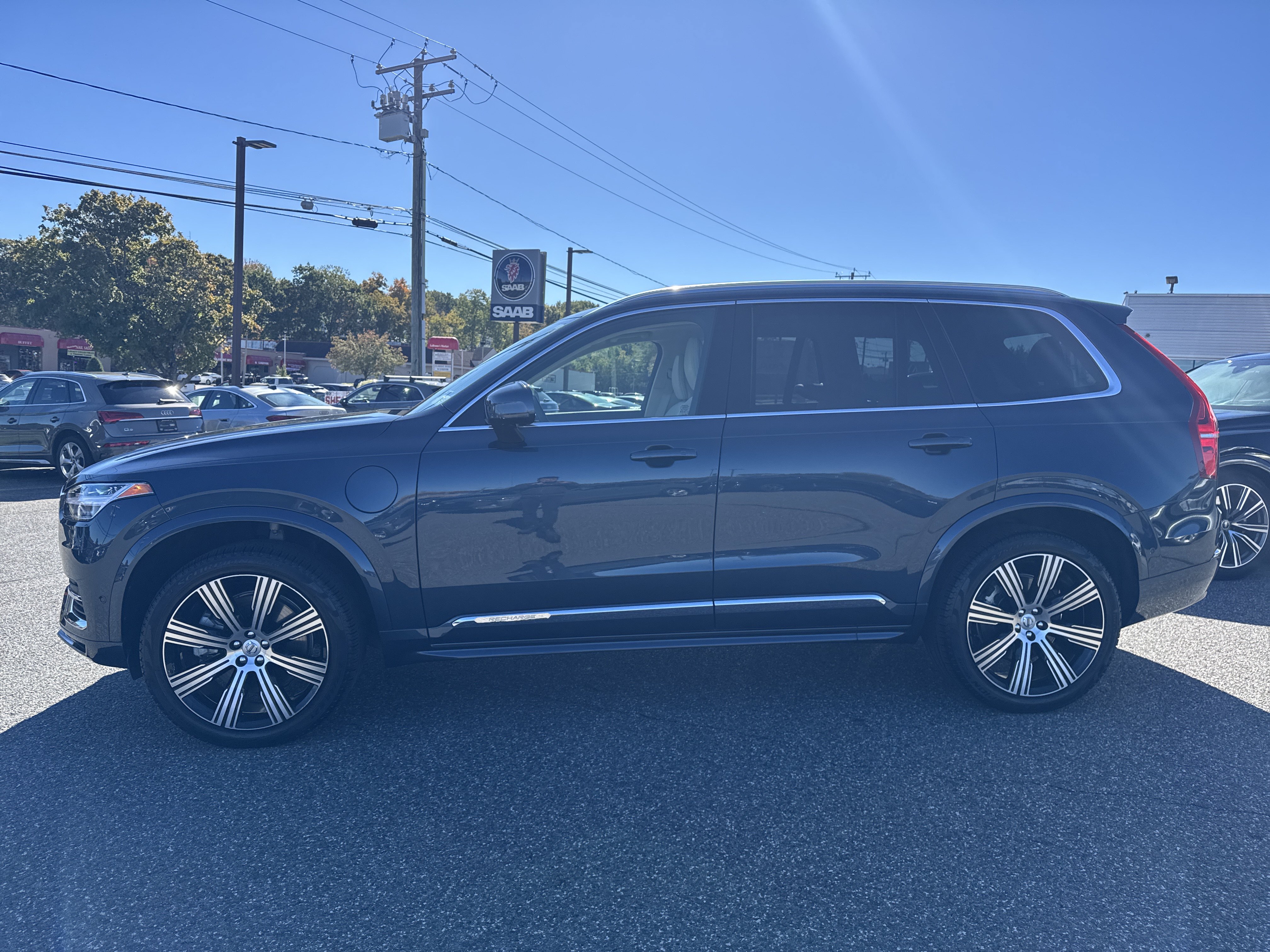 Certified 2024 Volvo XC90 T8 Ultimate w/ Lounge Package AWD/4WD image 3
