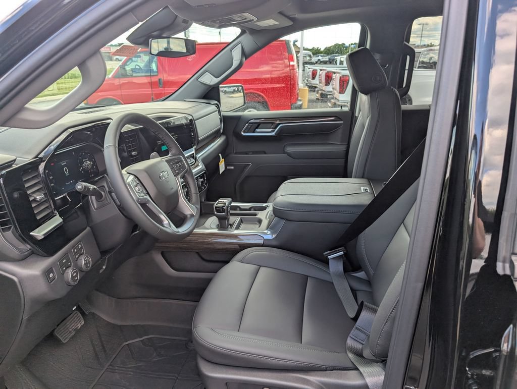 New 2026 Chevrolet Silverado 1500 RST w/ Redline Edition AWD/4WD image 14