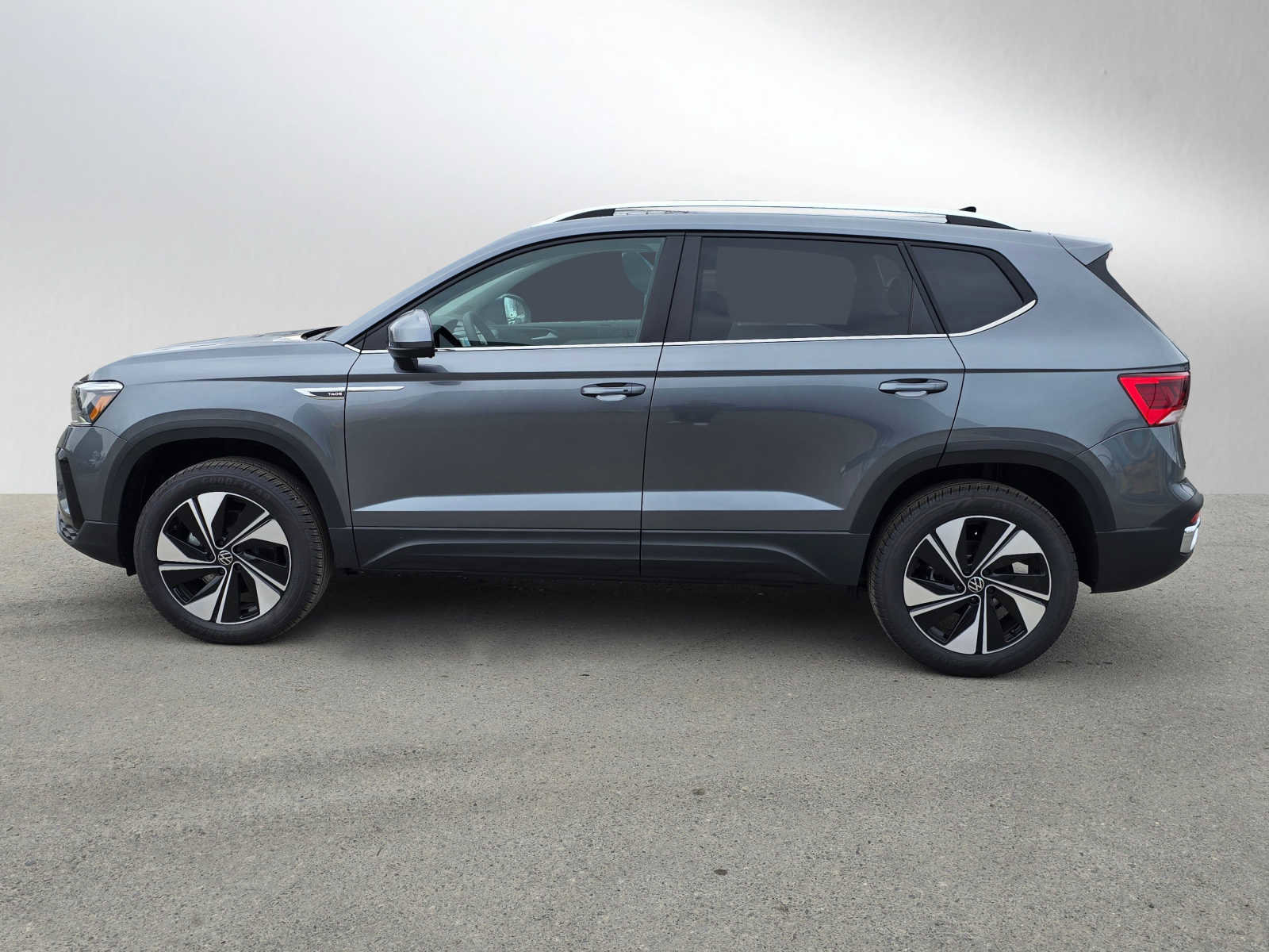 New 2024 Volkswagen Taos SE image 2