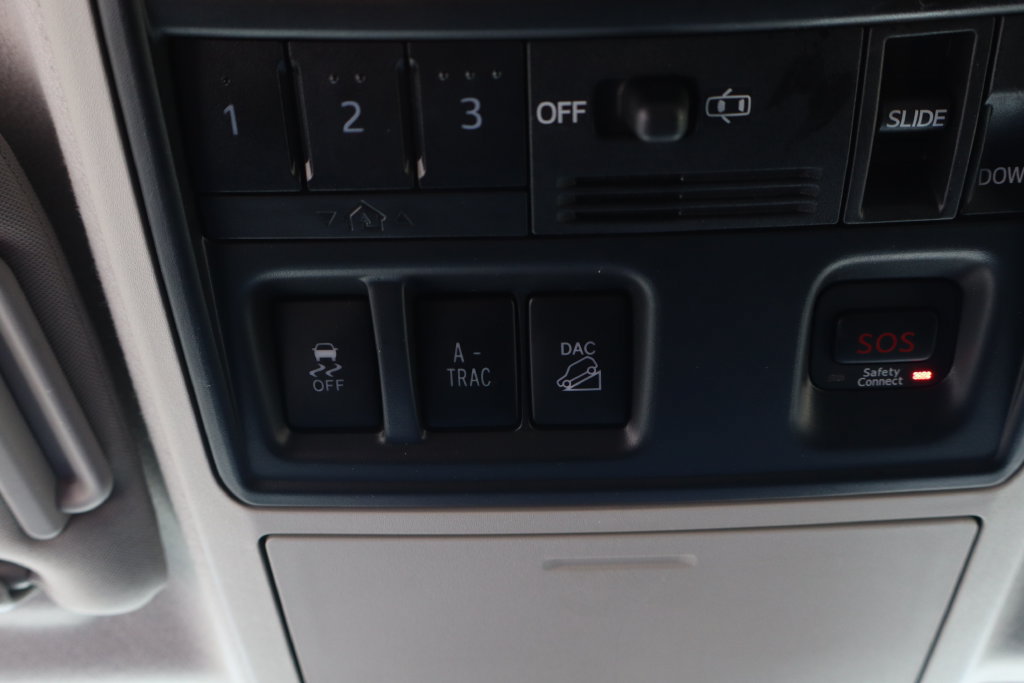 Used 2018 Toyota 4Runner Limited AWD/4WD image 32