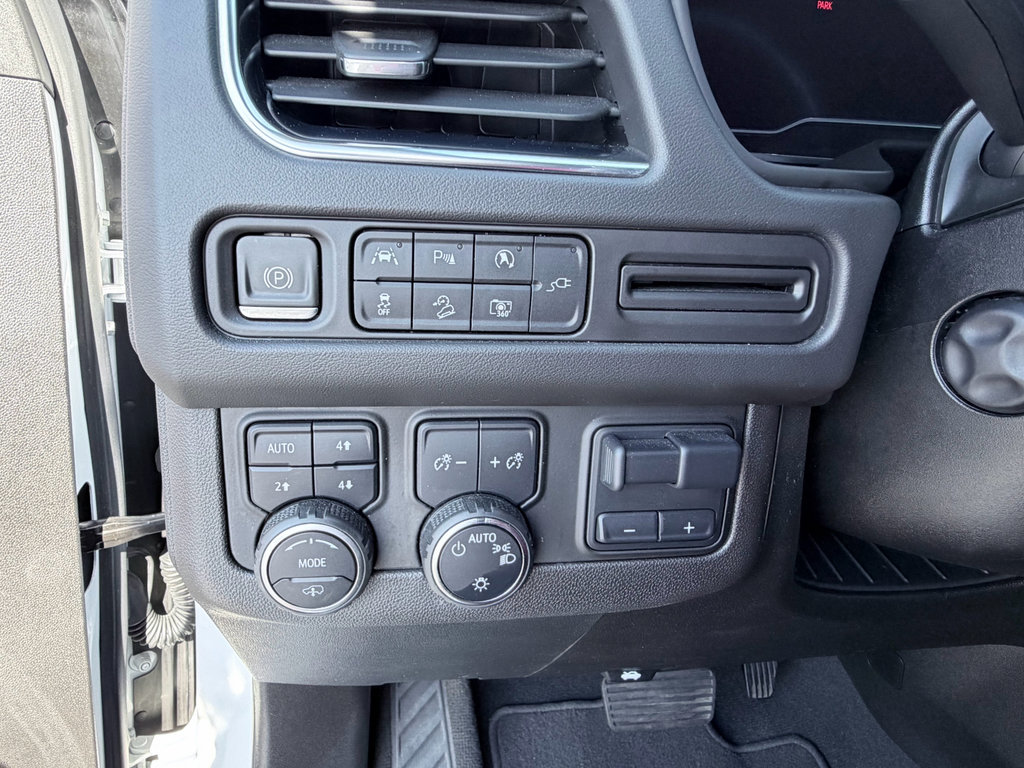 Used 2022 Chevrolet Tahoe Z71 w/ Z71 Off-Road Package AWD/4WD image 15