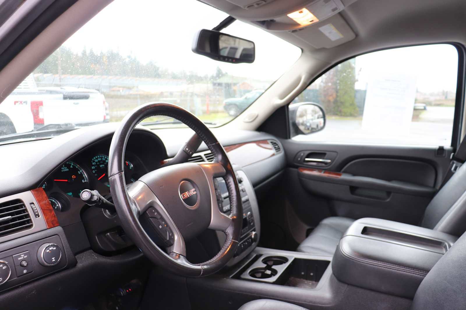 Used 2013 GMC Yukon XL SLT image 9