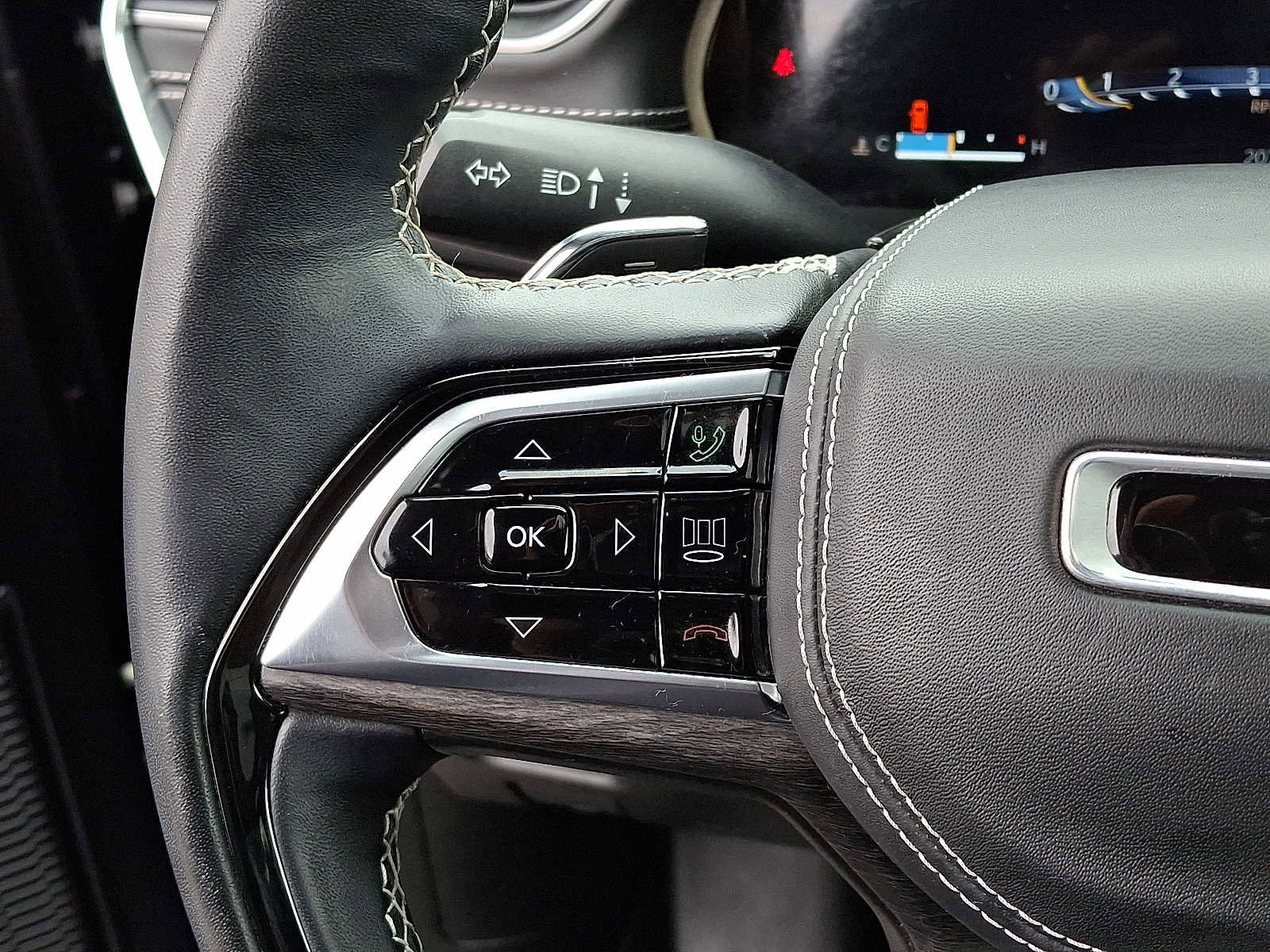 Used 2023 Jeep Grand Cherokee Overland w/ Adv Protech Group III image 24