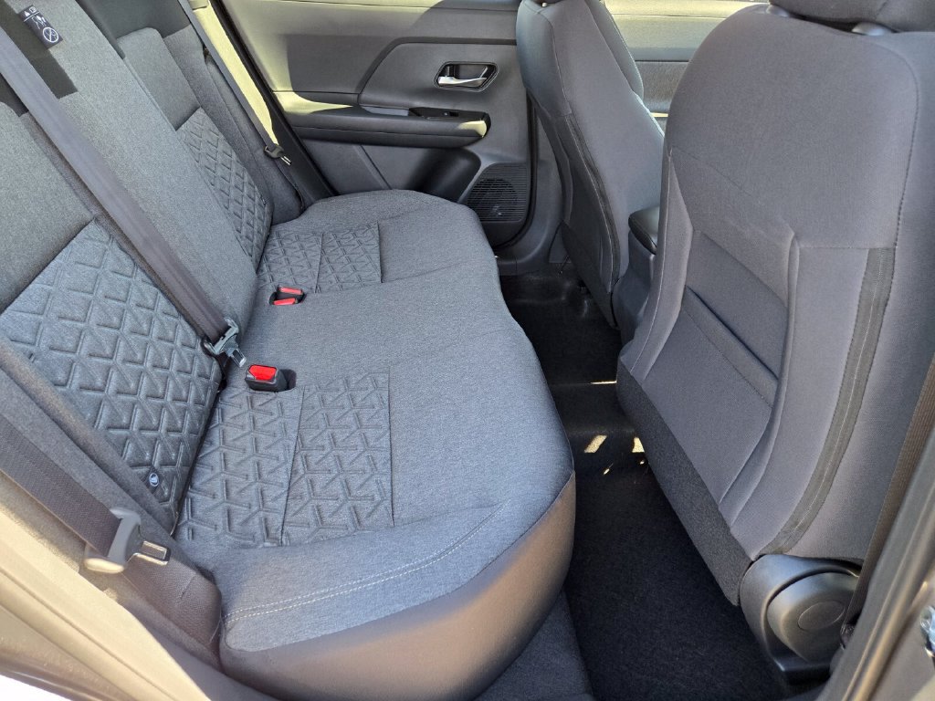 New 2027 Nissan Kicks SV w/ Cold Weather Package FWD image 20