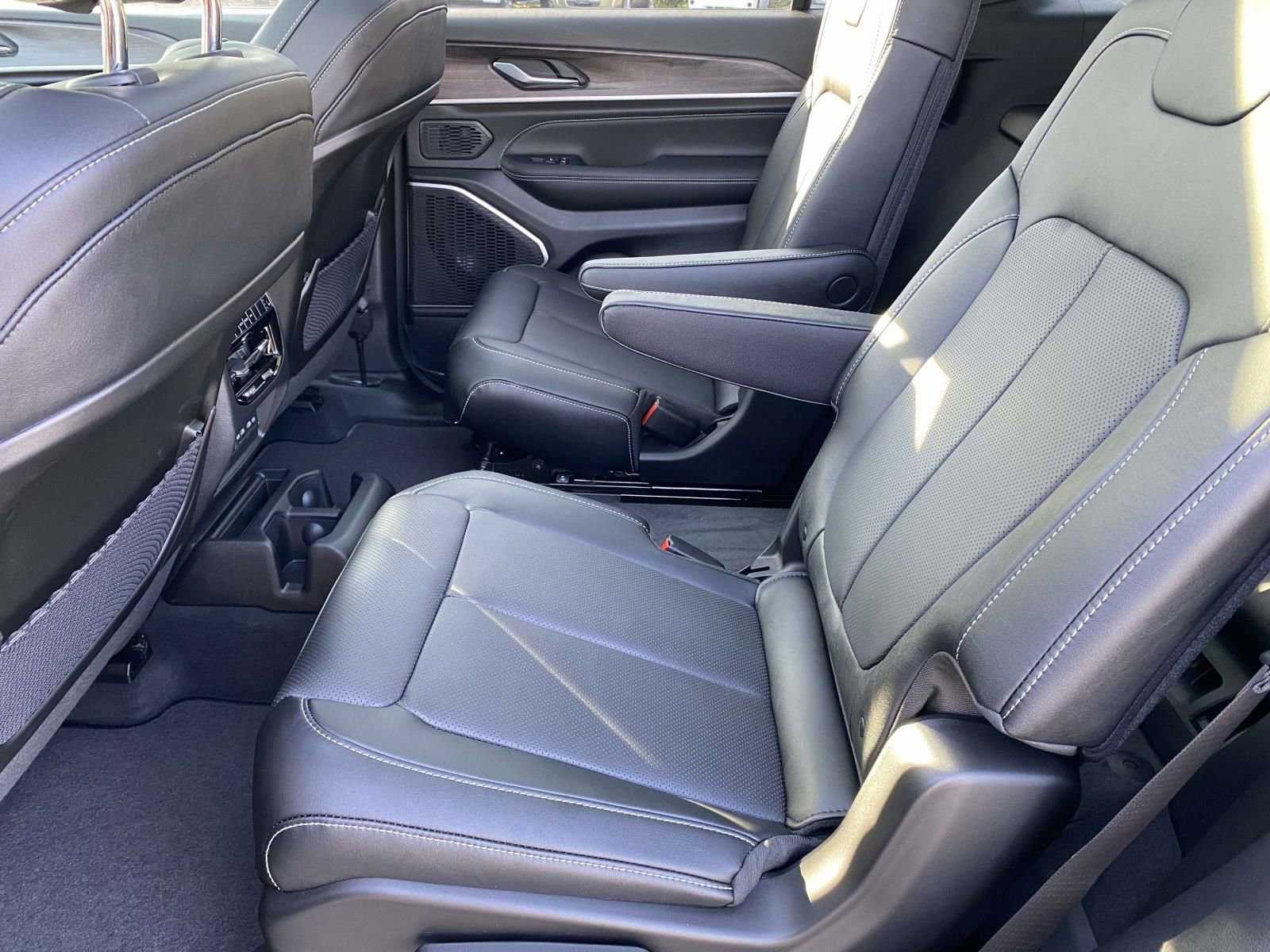New 2026 Jeep Grand Cherokee L Limited AWD/4WD image 11