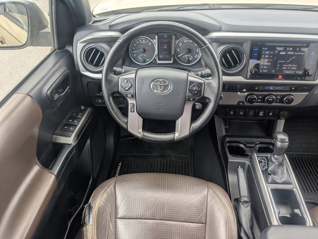 Used 2016 Toyota Tacoma Limited w/ Towing Package image 16