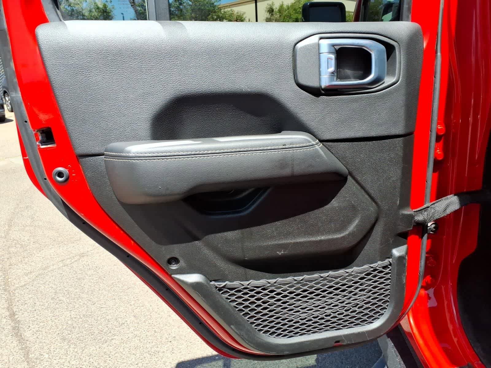 Used 2022 Jeep Wrangler Unlimited Rubicon w/ LED Lighting Group AWD/4WD image 10