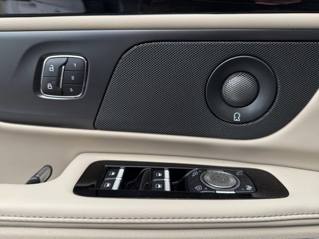 Used 2025 Lincoln Nautilus Premier w/ Equipment Group 102A image 37