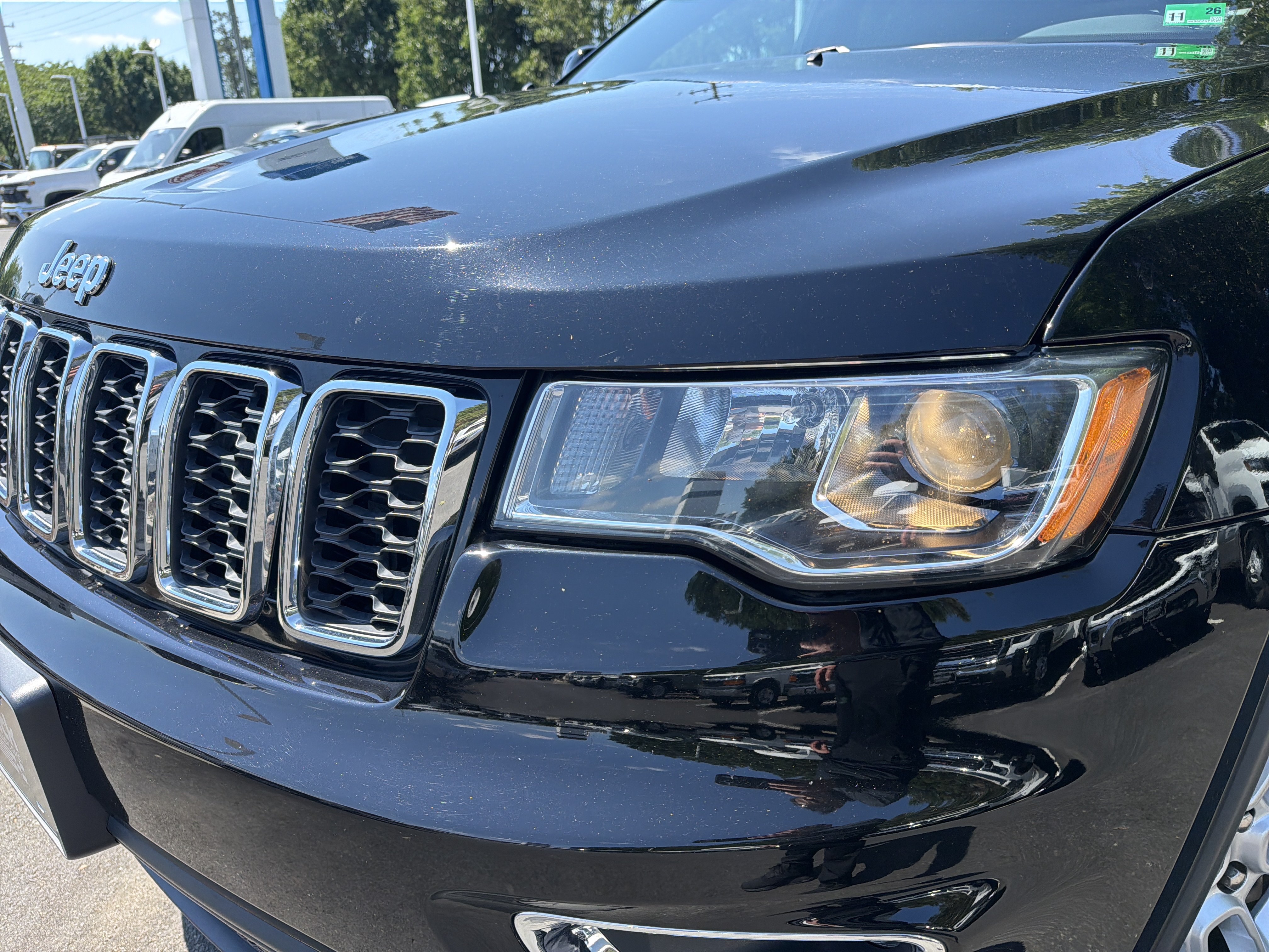 Used 2020 Jeep Grand Cherokee Laredo AWD/4WD image 6