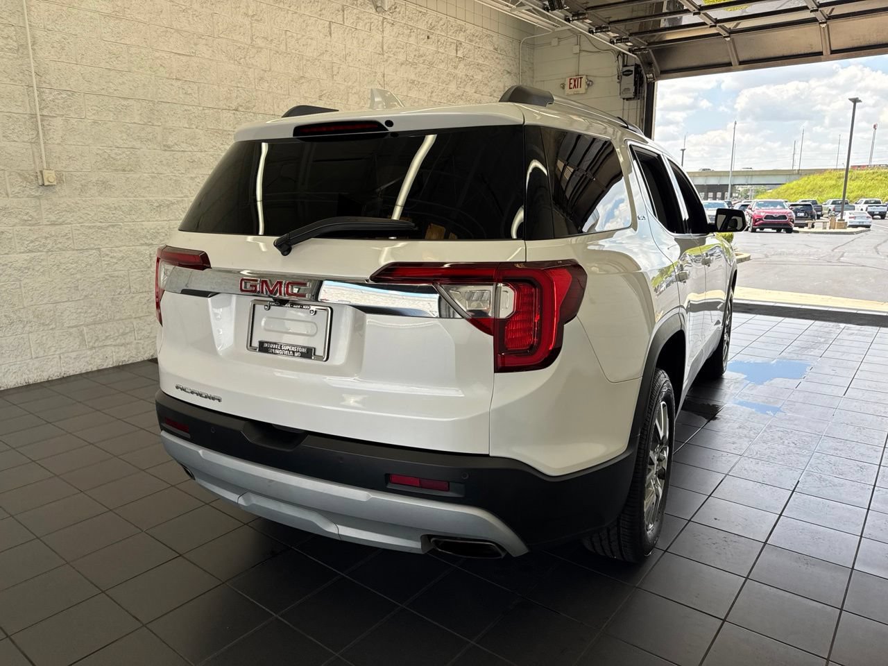 Used 2021 GMC Acadia SLT w/ Preferred Package FWD image 7