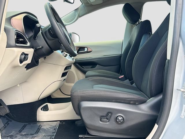 Used 2023 Chrysler Voyager LX FWD image 20