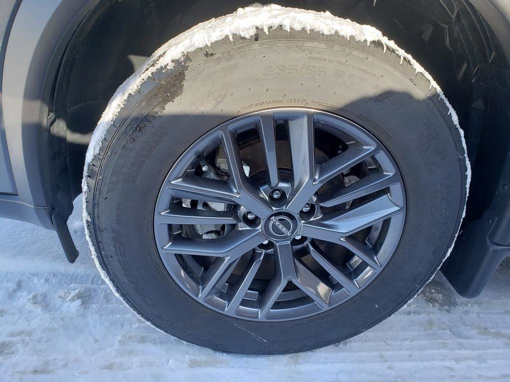 Used 2025 Nissan Rogue S image 42