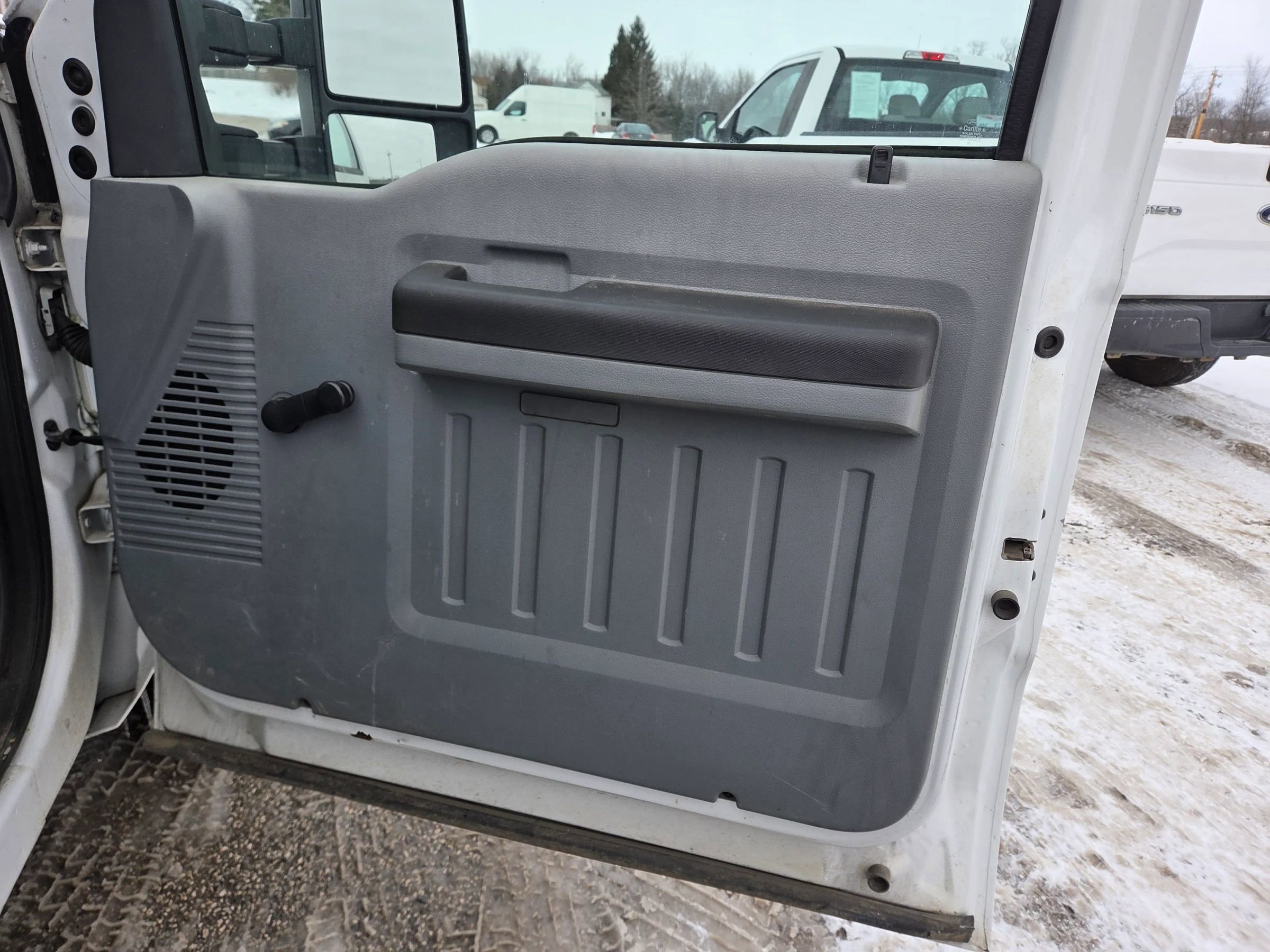 Used 2011 Ford F350 XL w/ Camper Pkg image 16