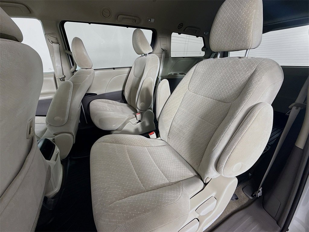 Used 2017 Toyota Sienna LE image 22