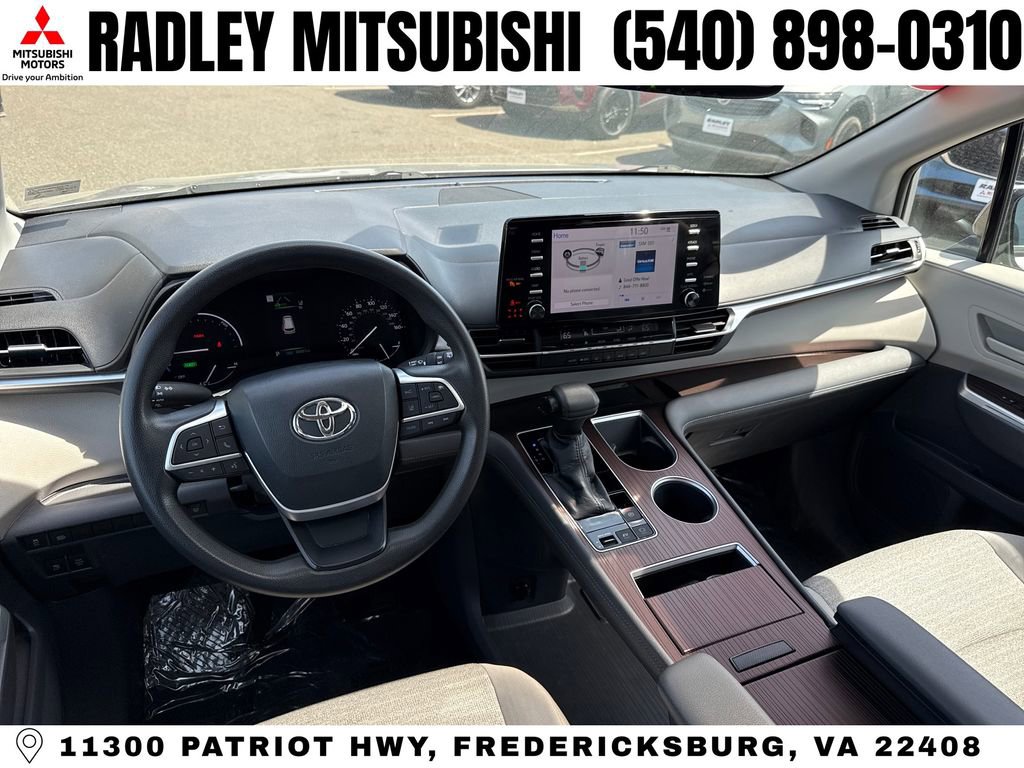Used 2021 Toyota Sienna LE w/ LE Plus Package image 13