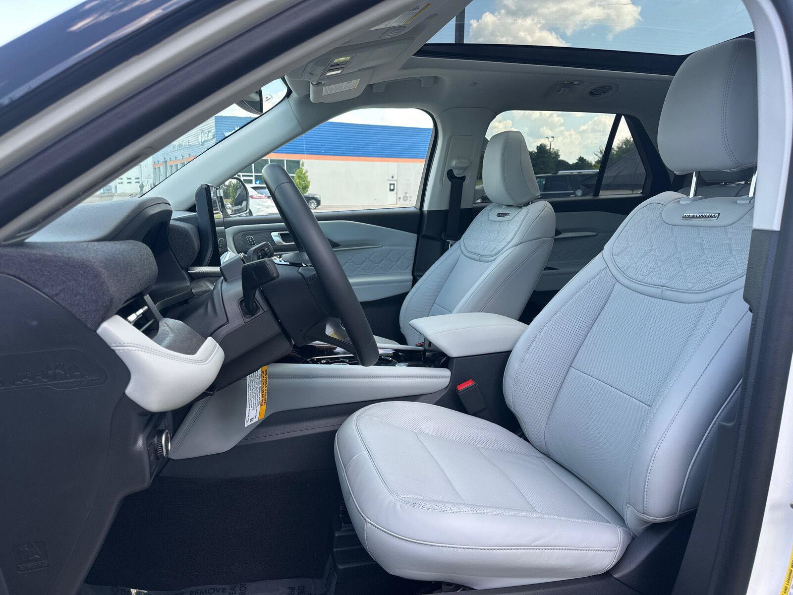 New 2026 Ford Explorer Platinum w/ LUX Leather Package AWD/4WD image 3