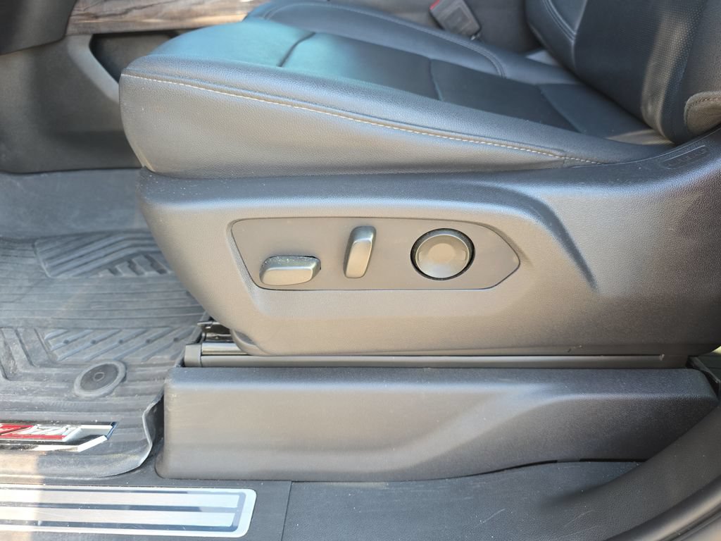 Used 2024 Chevrolet Silverado 2500 LTZ w/ LTZ Plus Package AWD/4WD image 13