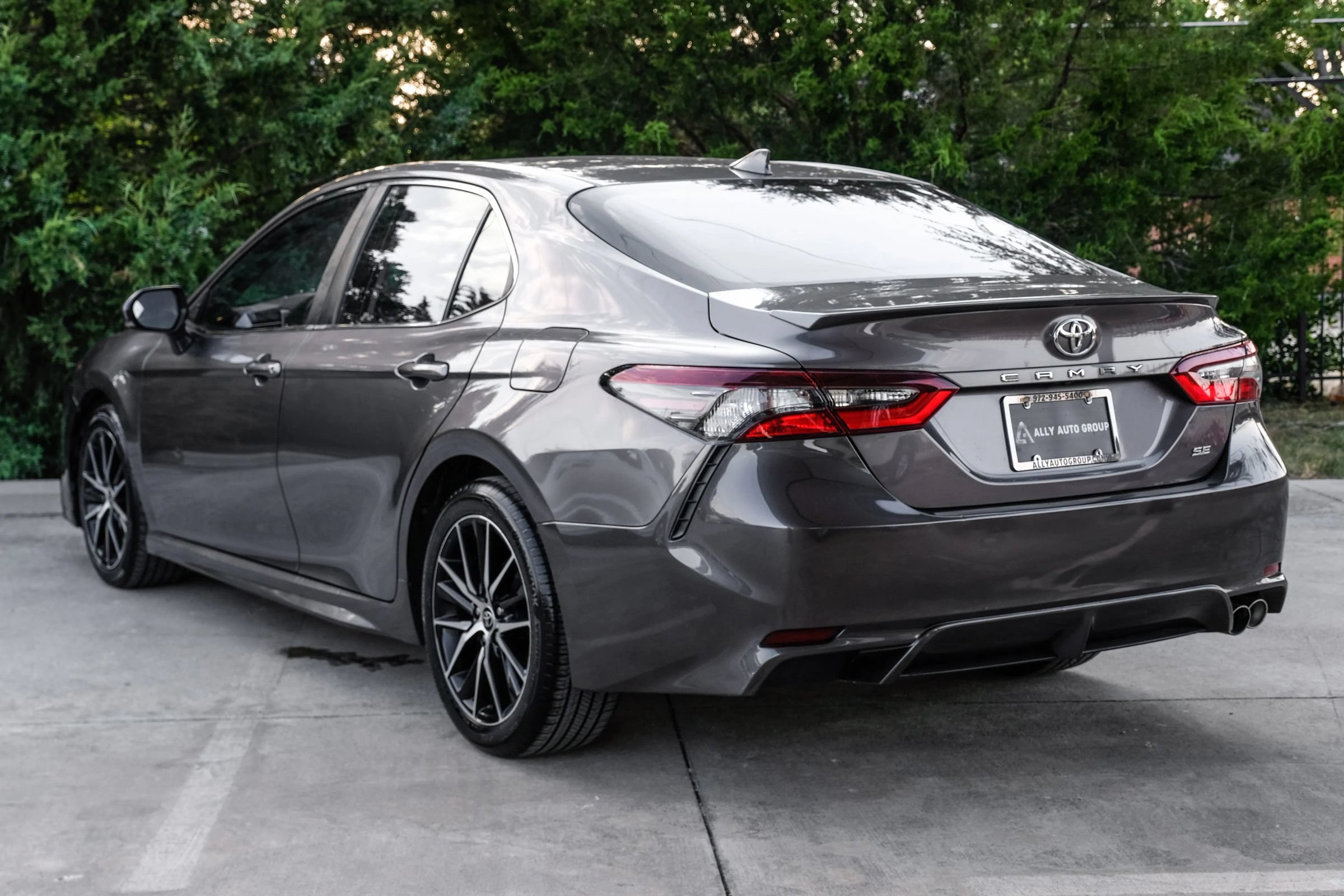 Used 2022 Toyota Camry SE w/ Convenience Package FWD image 10