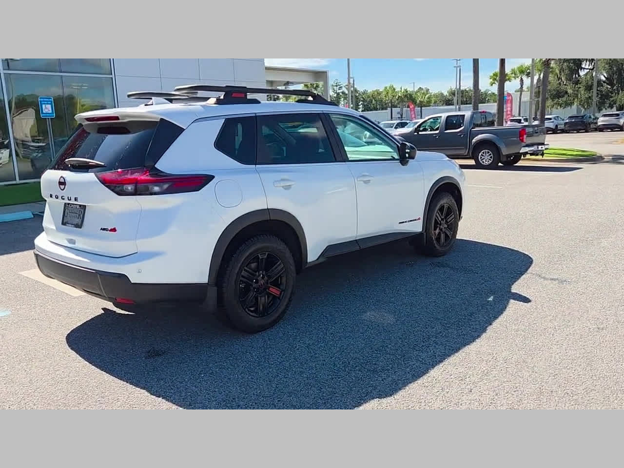 Used 2025 Nissan Rogue SV AWD/4WD image 35
