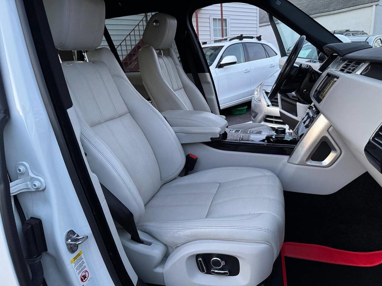 Used 2016 Land Rover Range Rover HSE image 23