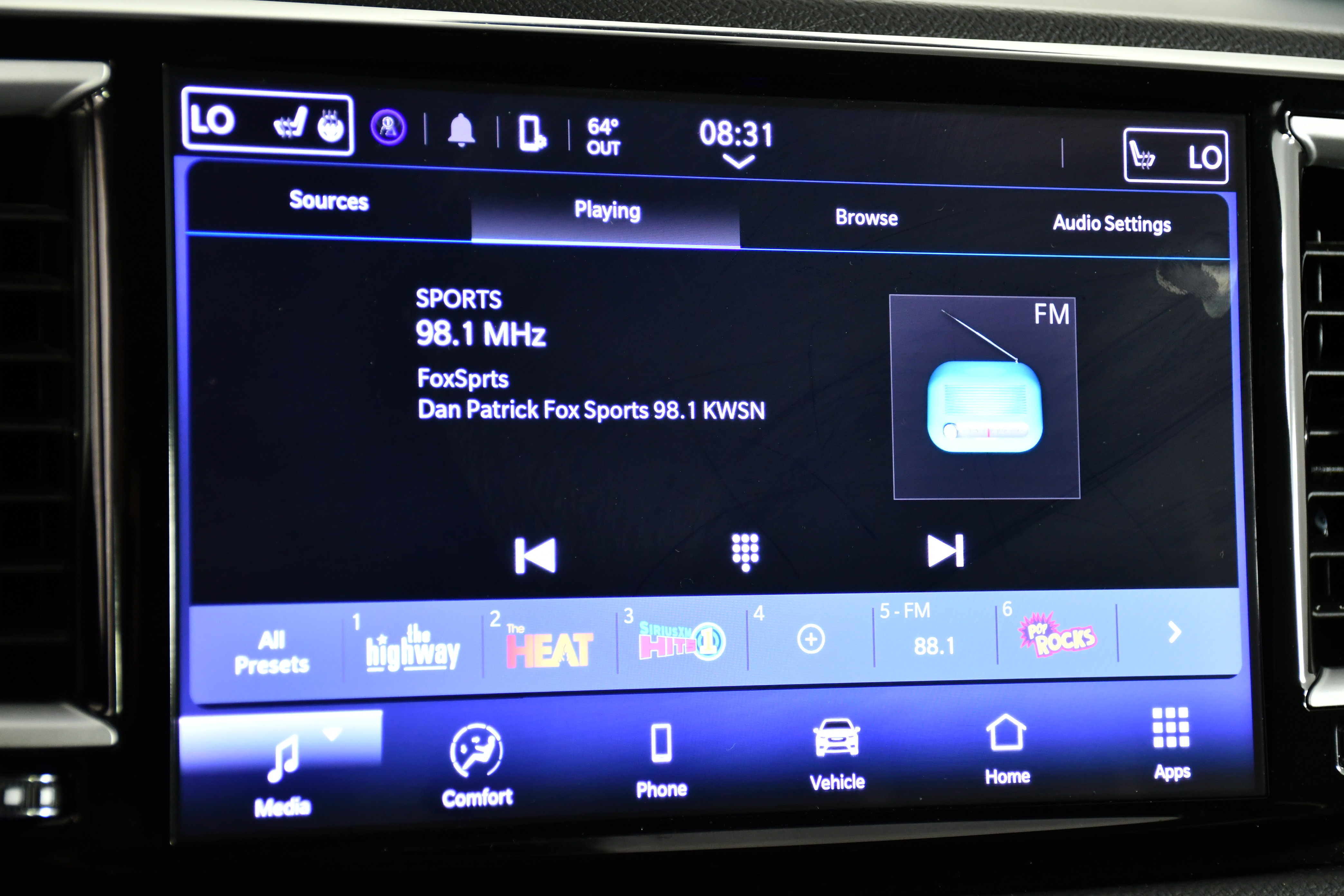 Used 2024 Chrysler Pacifica Touring-L image 27