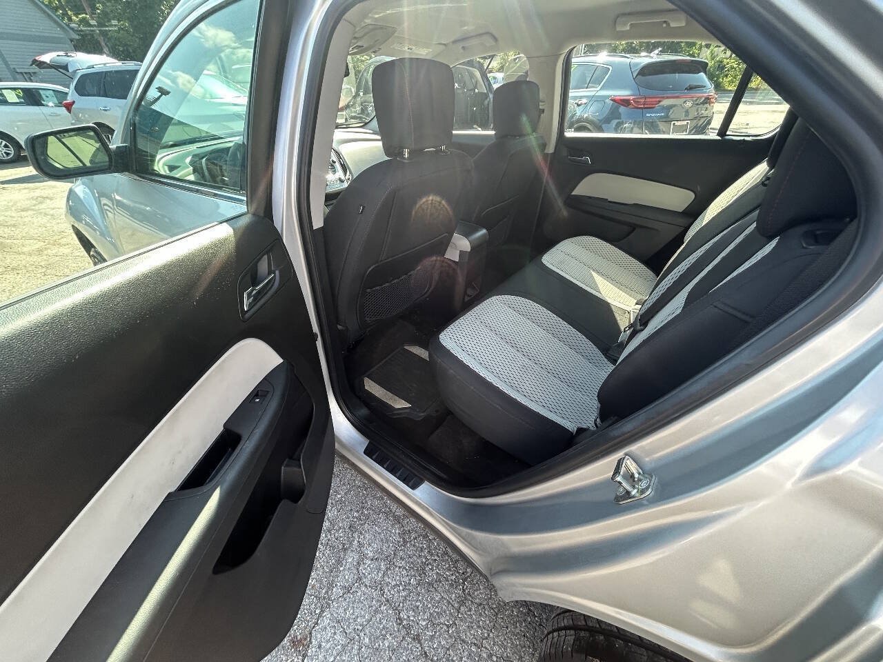 Used 2011 Chevrolet Equinox LS FWD image 7