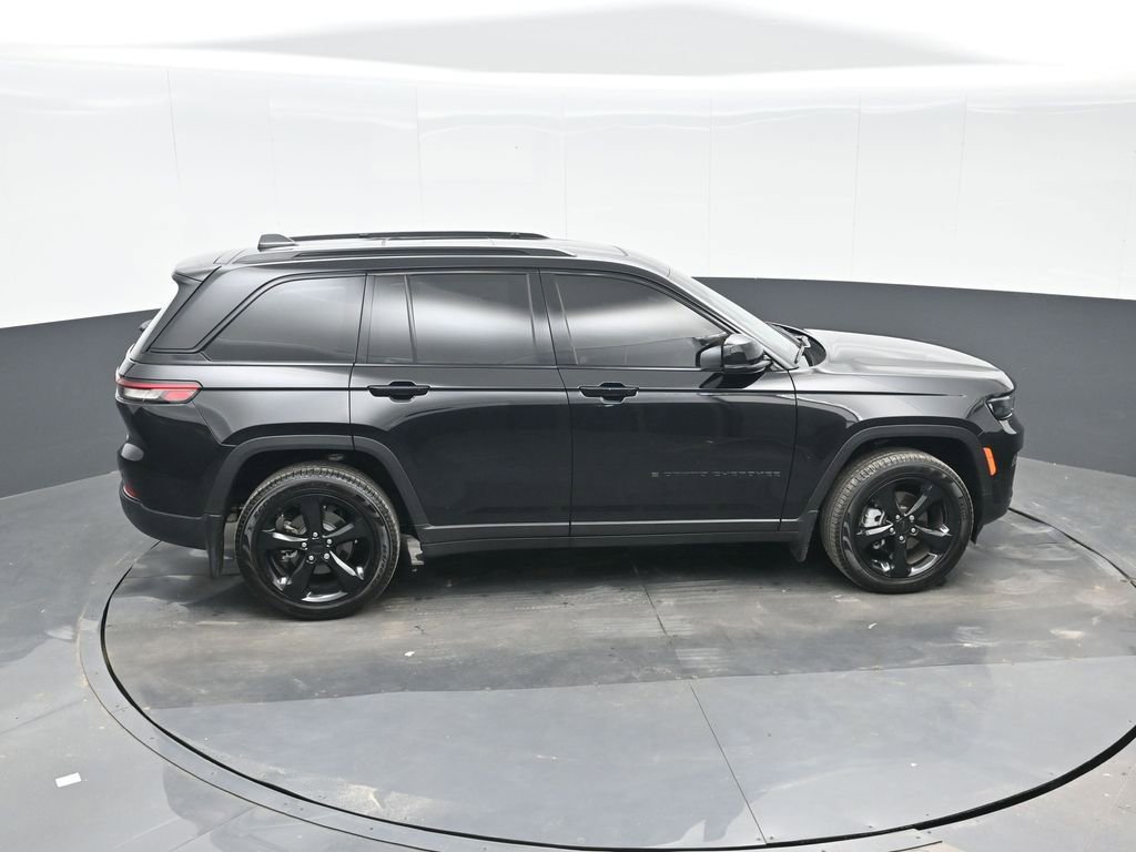 Used 2025 Jeep Grand Cherokee Limited w/ Black Appearance Package image 30