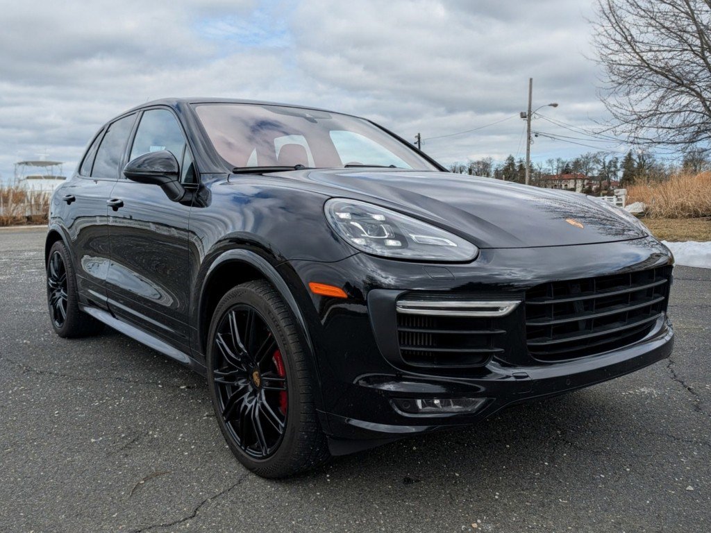 Used 2016 Porsche Cayenne GTS image 3
