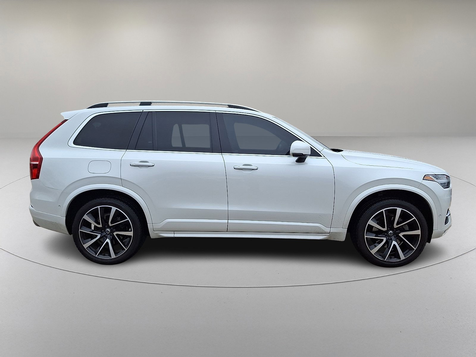 Used 2018 Volvo XC90 T6 Momentum w/ Convenience Package image 12
