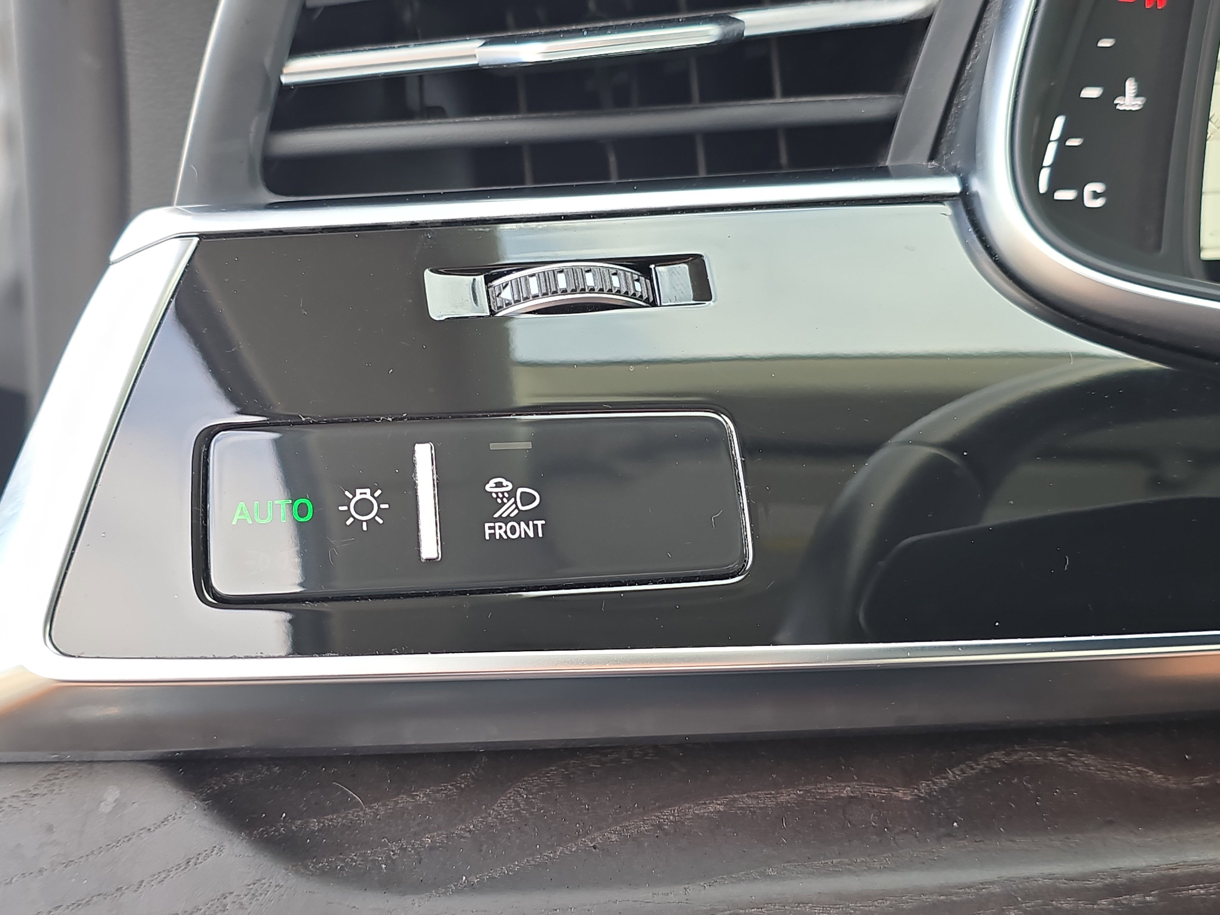 Used 2023 Audi Q8 Prestige image 28