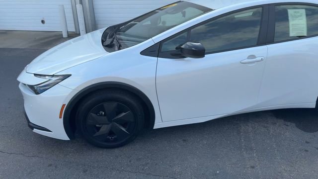 Used 2025 Toyota Prius LE FWD image 7
