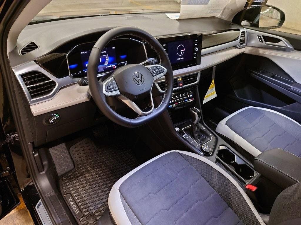 New 2025 Volkswagen Taos SE image 9