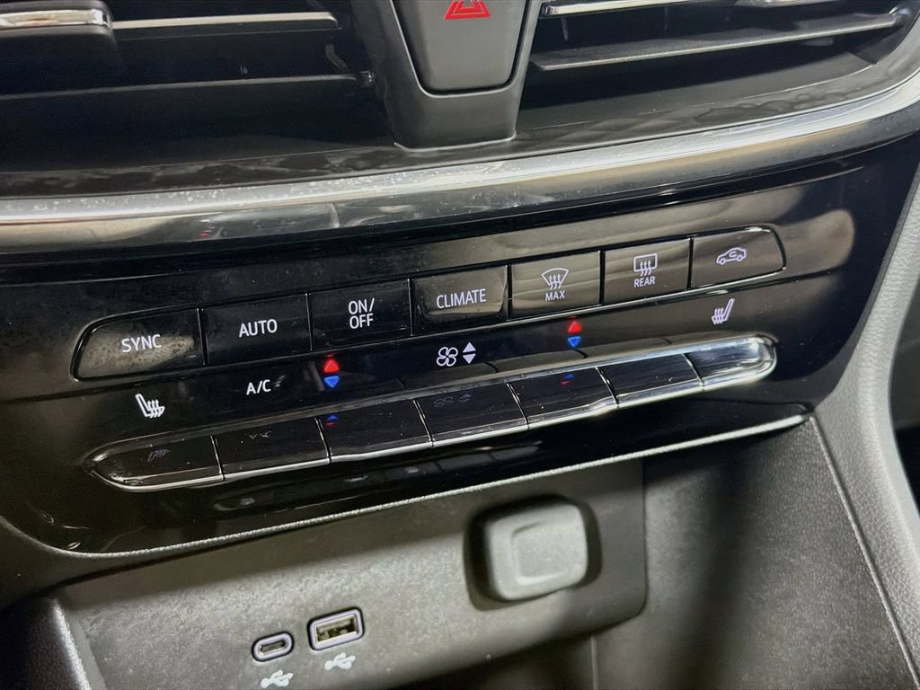 Used 2025 Buick Encore GX Avenir w/ Avenir Technology Package FWD image 16