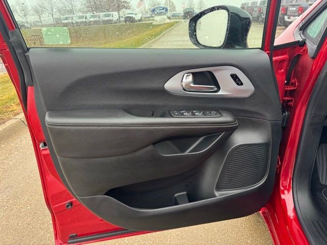 New 2026 Chrysler Pacifica Limited w/ S Appearance Package image 8