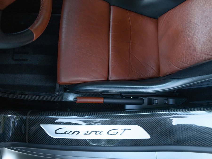 Used 2005 Porsche Carrera GT image 26