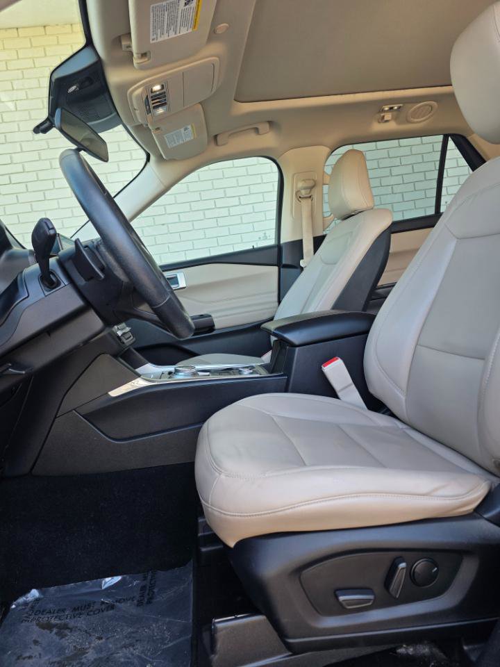 Used 2020 Ford Explorer XLT w/ Equipment Group 202A AWD/4WD image 11