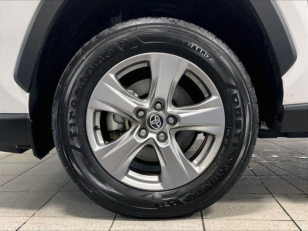 Used 2025 Toyota RAV4 XLE AWD/4WD image 7