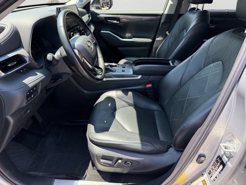 Used 2023 Toyota Highlander Platinum AWD/4WD image 24
