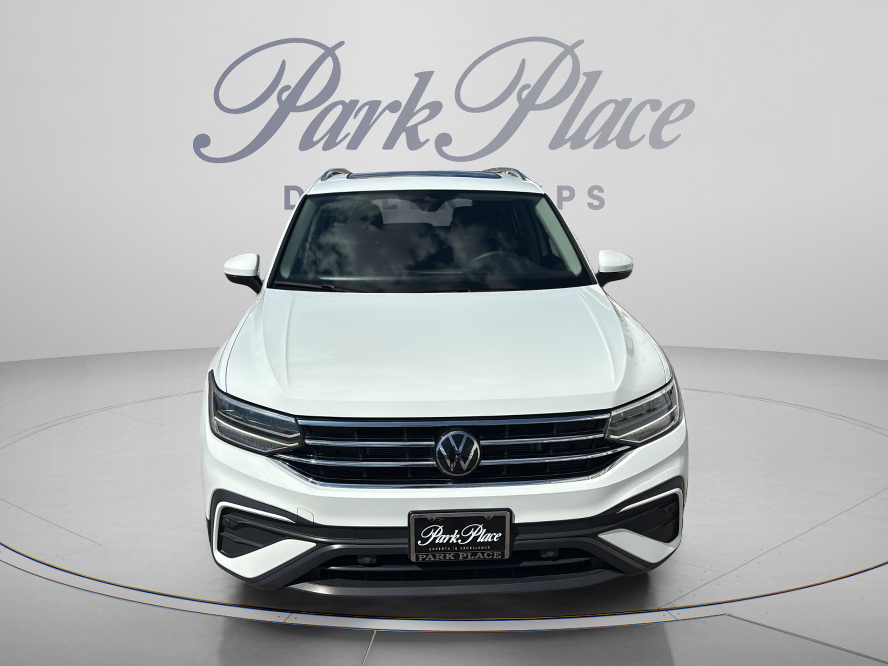 Used 2024 Volkswagen Tiguan SE FWD image 9