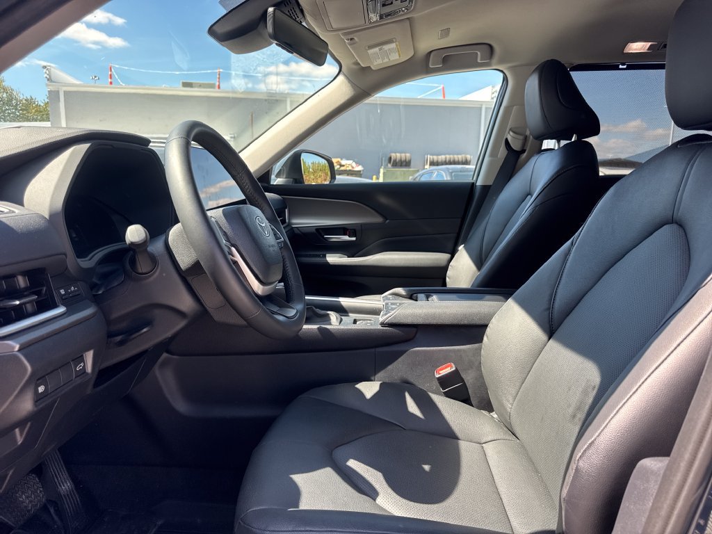 Used 2024 Toyota Grand Highlander AWD image 14