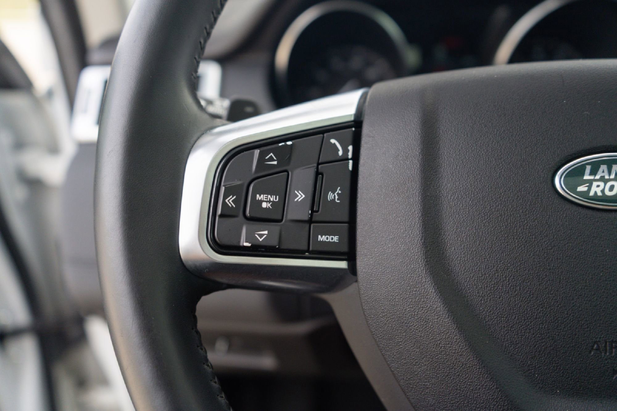 Used 2017 Land Rover Discovery Sport HSE image 12