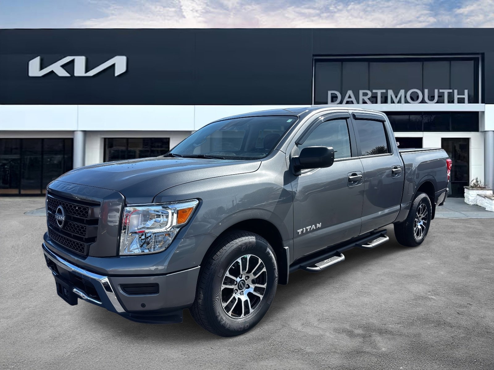 Used 2024 Nissan Titan SV w/ SV Convenience Package image 1