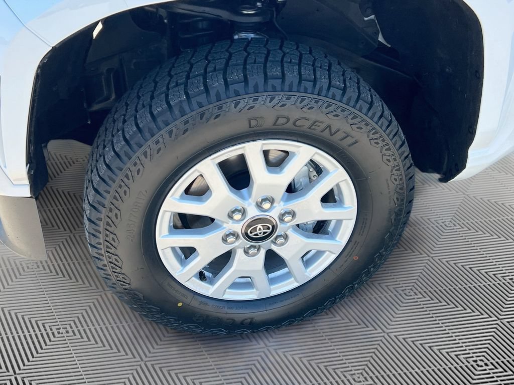 Used 2024 Toyota Tacoma SR5 AWD/4WD image 28